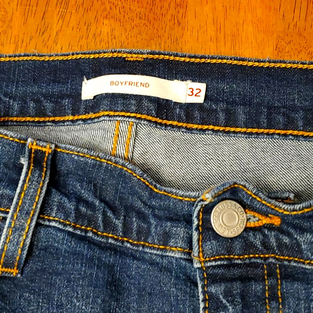 Levi boyfriend ripped jeans
